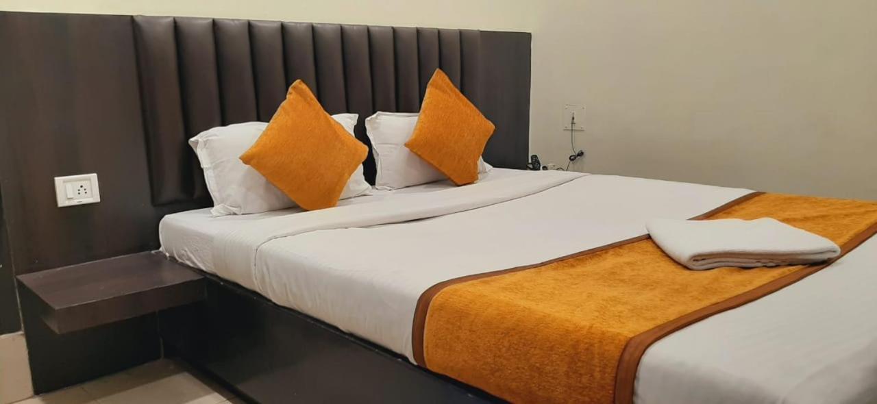 Hotel The Avenue Gamharia ภายนอก รูปภาพ